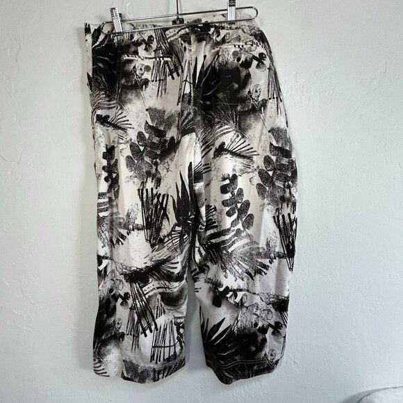 Chico's Womens Black White Abstract Print Capri Pants Size 3 Stretch Casual - Picture 2 of 13